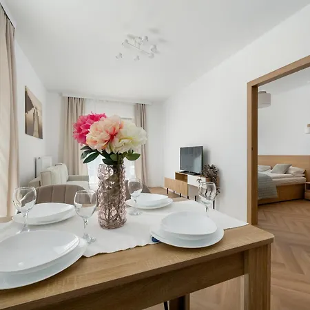 Komfortowy Z Tarasem Widokowym We Wroclawiu By Renters Διαμέρισμα